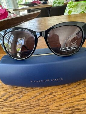 Draper James Black Round Cat-Eye Sunglasses